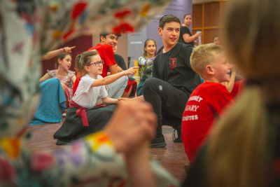 PADKAPOROS TÁNCHÁZ INOKA GYŐZŐ ÉS BARÁTAIVAL