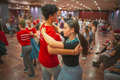 FARSANGI TÁNCHÁZ INOKA GYŐZŐ ÉS BARÁTAIVAL